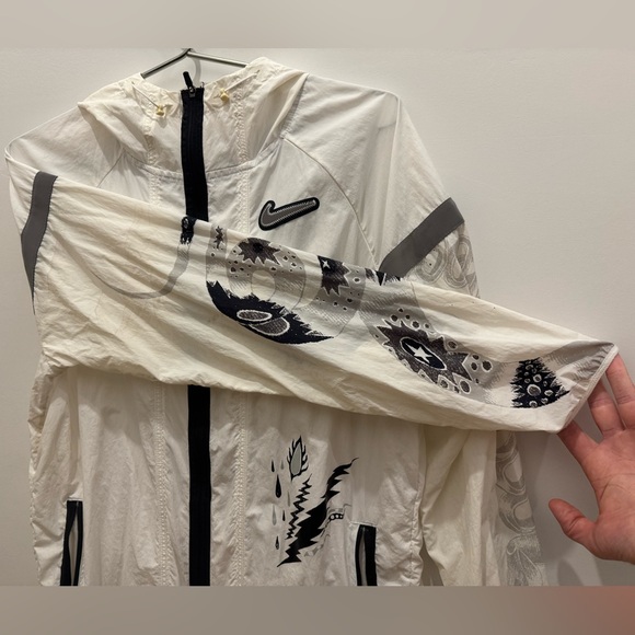 Nike running jacket - Picture 2 of 11